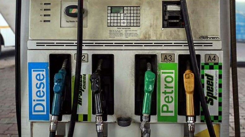 Petrol Diesel Price Hike: आज  पेट्रोल-डीजल के दाम में हुई बढ़ोतरी, जानिए 29 दिन बाद कितनी बढ़ी कीमत