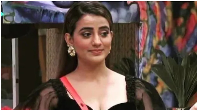 Bigg BOss OTT : बिग बॉस ओटीटी से बाहर निकलते ही अक्षरा सिंह ने किए चौकाने वाले खुलासे, करण जौहर पर लगाए गंभीर आरोप