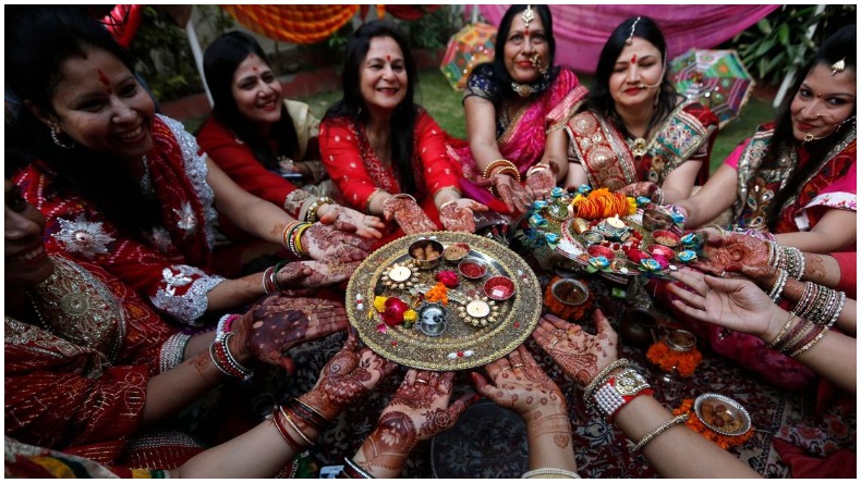 Karwa Chauth: यहाँ चाँद देखने के लिए करना पड़ेगा इंतज़ार, बादल छाए रहने के आसार