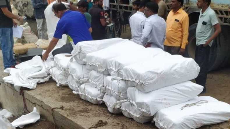 इंटरनेशनल वॉटर्स में ईरानी नाव में 200 KG ड्रग्स बरामद, 4 ईरानी और 2 पाकिस्तानी गिरफ्तार