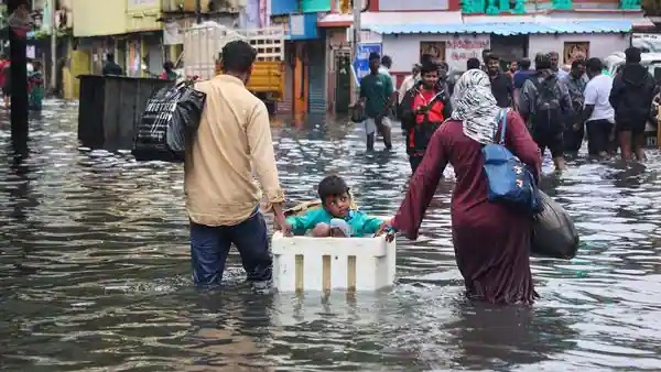 Chennai rains: चेन्नई में येलो अलर्ट जारी, आंध्र प्रदेश में बारिश से बिगड़ते हालात