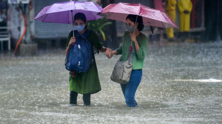 Weather updates: कहीं बर्फ़बारी तो कहीं बादल, जानिए मौसम का हाल