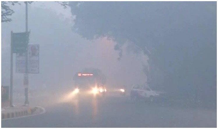 Air pollution: सर्दियों के दस्तक से पहले घुटा दिल्ली का दम, AQI 300 के पार