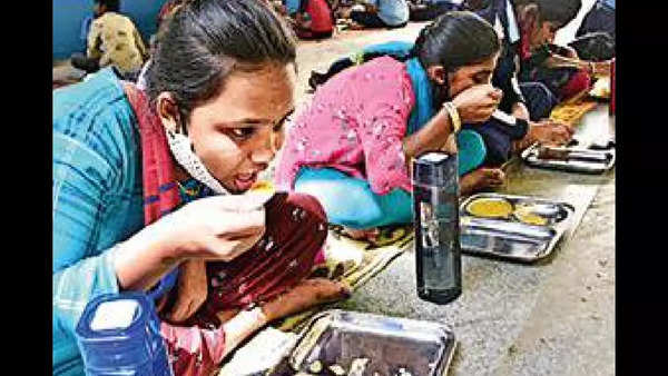 उत्तराखंड स्कूल में हुआ जातीय भेदभाव, दलित महिला के हाथों से बने खाने से किया छात्रों ने मना