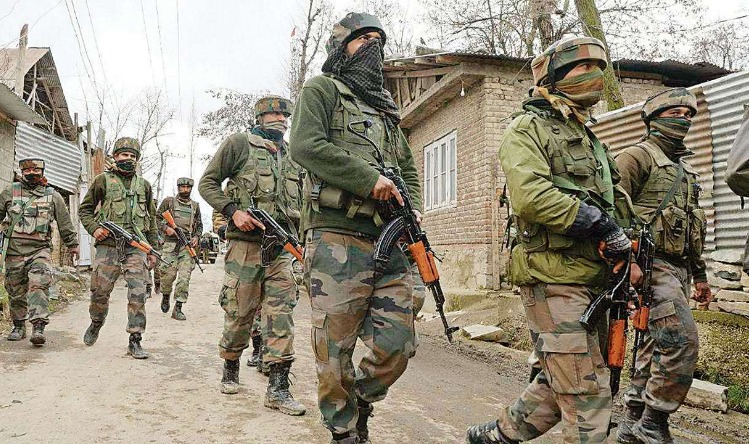 Kashmir Encounter : कश्मीर के शोपियां में सुरक्षाबलों की आतंकियों से मुठभेड़, दो आतंकी ढेर