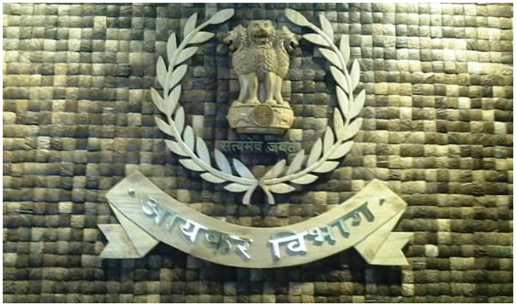Income Tax Raid: इनकम टैक्स के चीनी मोबाइल कंपनियों पर छापे