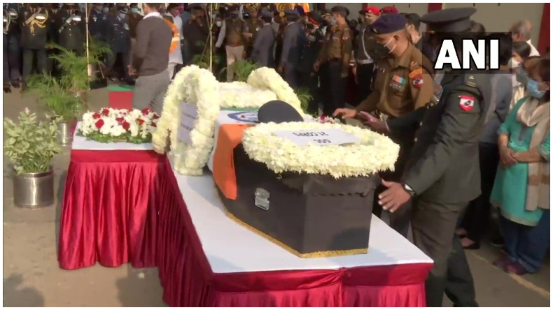 MP News: चलती बाइक से महिला को लगी टक्कर, चालक को चप्पल से पीटा, वीडियो वायरल