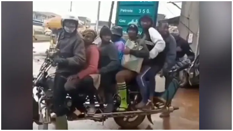 UP Viral Video : नहाते शख्स के पास चुनाव प्रचार के लिए भाजपा विधायक, वीडियो वायरल