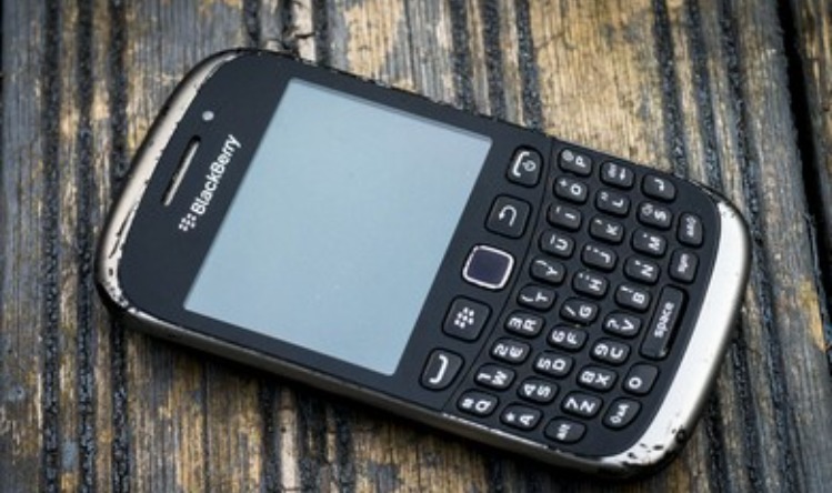 Blackberry Phone: ब्लैकबेरी का ये फ़ोन होने जा रहा बंद, वजह जानकार हो जाएंगे हैरान !