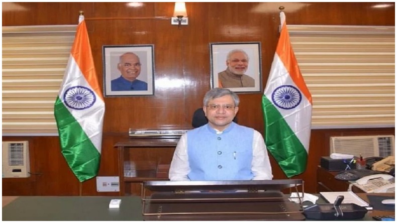 RRB-NTPC Result: रेलमंत्री के आश्वासन के बाद भी उपद्रव जारी, गया में छात्रों ने फिर फूंकी तीन बोगी