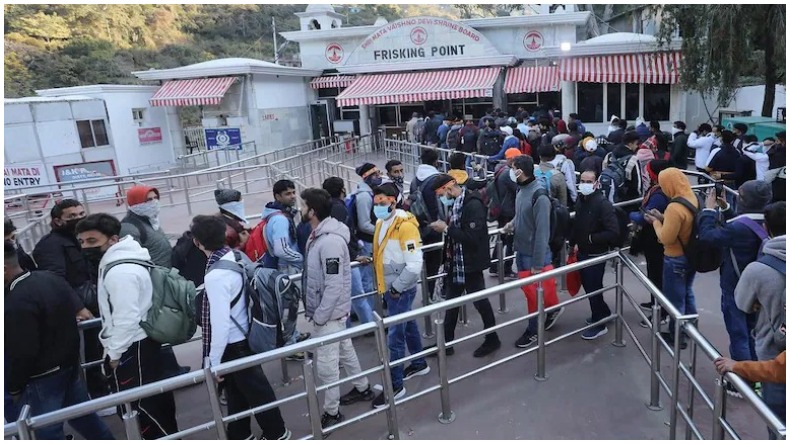 देवघर रोपवे हादसा: 42लोगों को किया गया रेस्क्यू, 3 की मौत, फिर शुरू हुआ बचाव कार्य