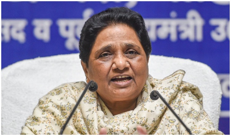 UP Nikay Chunav: अखिलेश यादव ने बीजेपी पर बोला हमला, डबल इंजन की सरकार आपस में टकरा रही