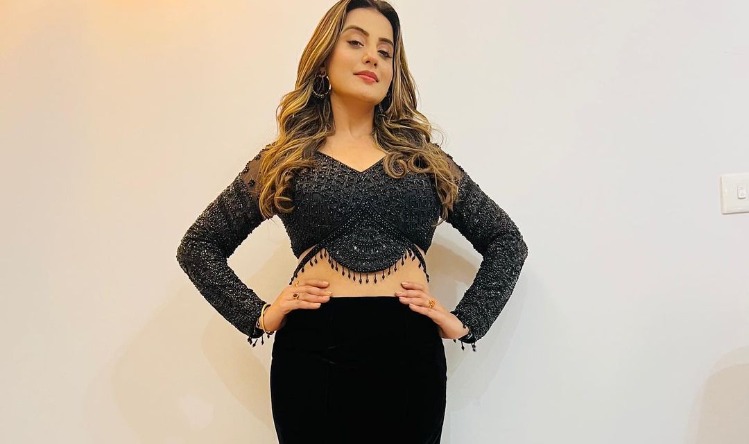 भोजपुरी सुपरस्टार पवन सिंह के पत्नी से तलाक पर अक्षरा सिंह ने सुलगाई आग, कहा- ‘अब किसका घर जलाओगे’