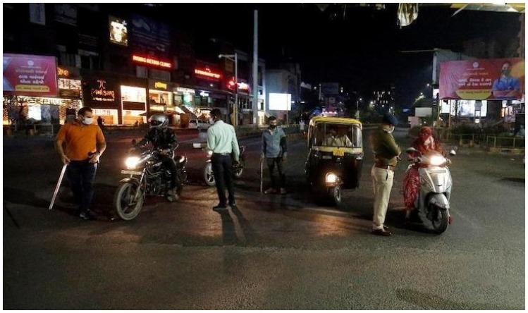 Gujarat Corona Update: गुजरात मे पहली बार कोरोना के सक्रिय मामले 7000 के पार, राज्य सरकार ने लगाए नए प्रतिबंध