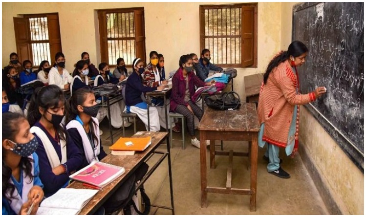 ROTARY INDIA LITERACY MISSION FIRST IN CLASS SIGN MoU रोटरी इंडिया लिटरेसी मिशन और फर्स्ट इन क्लास में एमओयू साइन हुआ
