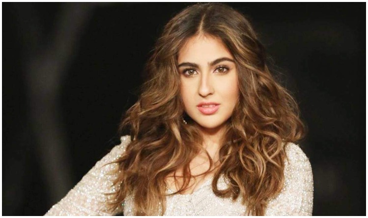 Sara Ali Khan: सारा अली खान का ऐसा रूप देख लोगों ने कहा- भिखारन, बाद में उन्हें पैसे भी दे डाले !