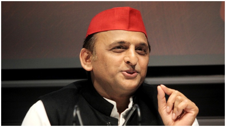 उत्तर प्रदेश: ऐशबाग के रोजा कार्यक्रम में शामिल हुए अखिलेश यादव, फिरंगी महली संग किया इफ्तार