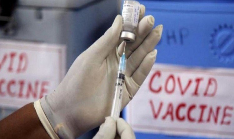 Vaccine: वैक्सीन के 120 करोड़ डोज़ दबाए बैठे हैं अमीर देश, 80 करोड़ डोज एक्सपायर होने के कागार पर