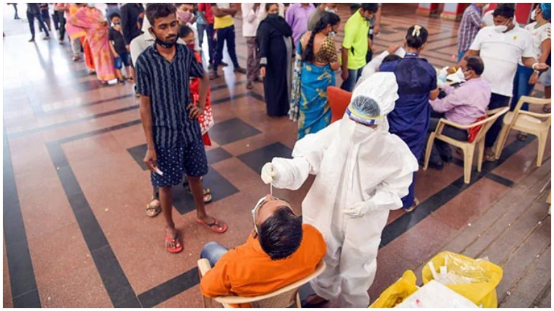 Coronavirus Update: देश में कोरोना की तीसरी लहर, इन राज्यों में सबसे ज्यादा केस