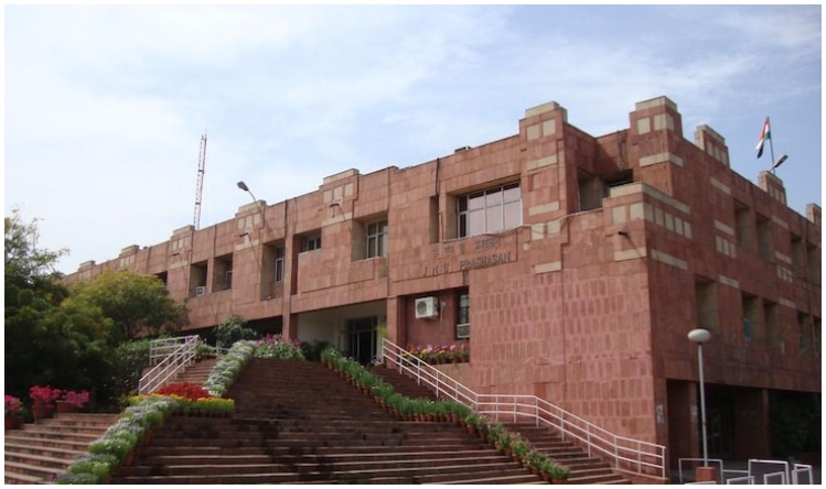 DU CUET UPDATE: दिल्ली विश्वविद्यालय ने CUET परीक्षा के संबंध मे की अहम घोषणा, देखें अपडेट