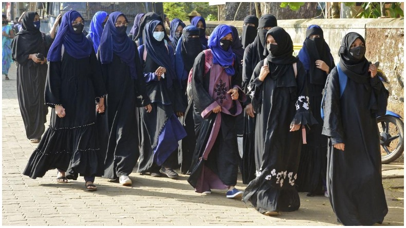 लड़कियों का बुर्का उतरवाकर बनाया वीडियो, लड़का निकला मुस्लिम, हो गया भारी बवाल