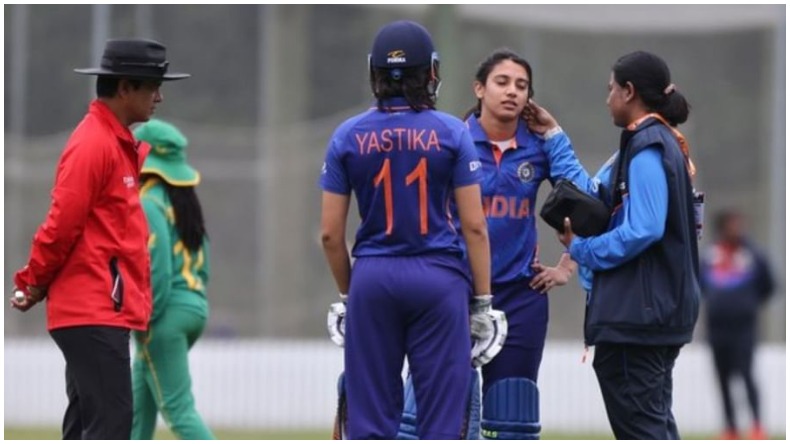 Women’s World Cup 2022: वर्ल्डकप से पहले टीम के लिए बुरी खबर, स्मृति मांधना के सिर पर लगी गेंद, होना पड़ा रिटायर्ड हर्ट
