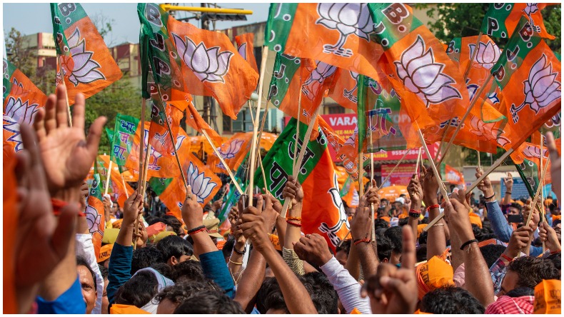 UP Politics: पल्लवी पटेल की अखिलेश को खुली चुनौती, जानें क्या कहा?