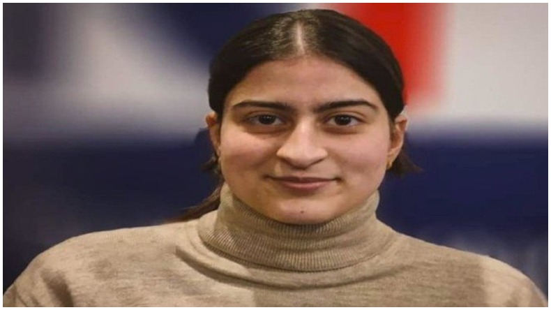 Jammu Kashmir Topper : अच्छा मुसलमान बनने के लिये मुझे हिजाब पहनने की ज़रुरत नहीं- ट्रोल होने पर जम्मू कश्मीर की 12वीं की टॉपर