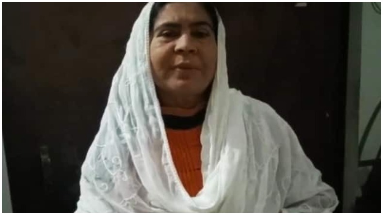 Hijab Row: हिजाब पहनने से रोकने पर छात्राओं ने किया परीक्षा का बहिष्कार