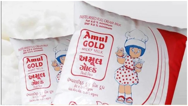 Amul Milk: आम आदमी को बड़ा झटका! अमूल ने 2 रुपये प्रति लीटर बढ़ाए दूध के दाम