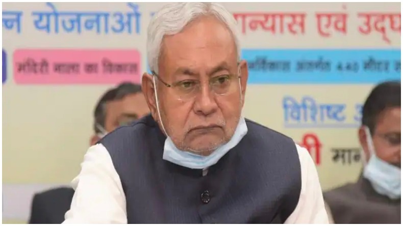 नीतीश कुमार से मिले तेजस्वी, बंद कमरे में 30 मिनट तक इस मुद्दे पर हुई बात
