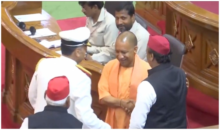 उत्तर प्रदेश:  विधान परिषद की 27 सीटों पर मतदान शुरू, मुख्यमंत्री योगी ने डाला वोट