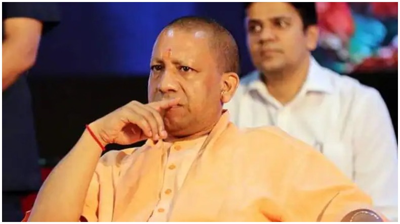 UP: सपा प्रमुख अखिलेश यादव ने MLC चुनाव में किया मतदान, कहा- 10 नंबरी हो गई है बीजेपी सरकार