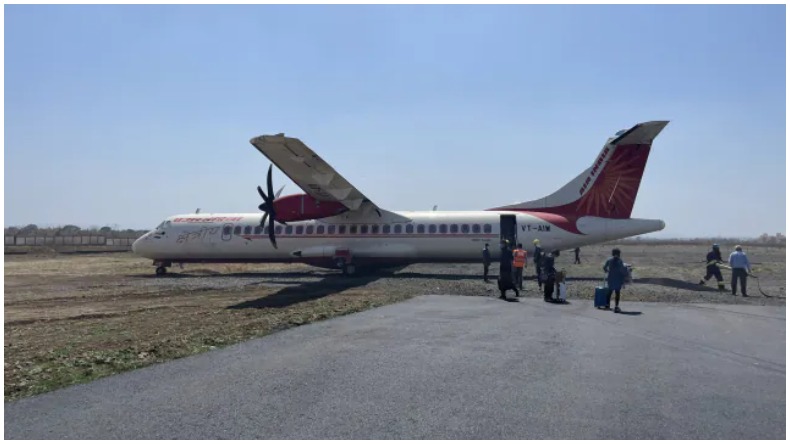 MP Air India Flight : जबलपुर में रनवे से फिसला एयर इंडिया का विमान, टला बड़ा हादसा