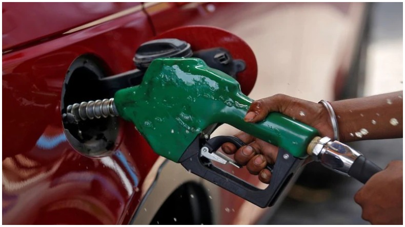 Petrol Diesel Price: लगातार दूसरे दिन बढ़े पेट्रोल और डीजल के दाम, यहां जाने अपने शहर का रेट