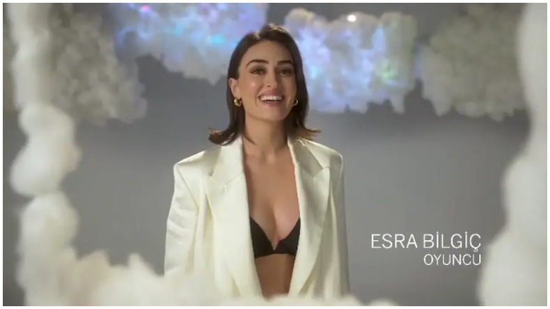 Esra Bilgic advertisement : ‘ब्रा’ के विज्ञापन को लेकर तुर्की अभिनेत्री, पाकिस्तानी पुरुषों के निशाने पर