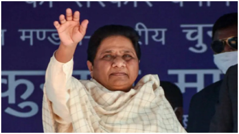 UP Election 2022 Phase 7 : चंदौली में नाव पर सवार होकर मतदान करने पहुंचे मतदाता, दोपहर एक बजे तक 35.51 फीसदी मतदान