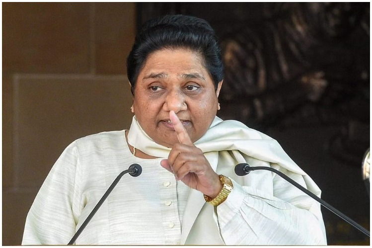 आजम खान बने सियासत की धुरी,जेल में मिलने पहुंच रहे है तमाम राजनीतिक दलों के नेता