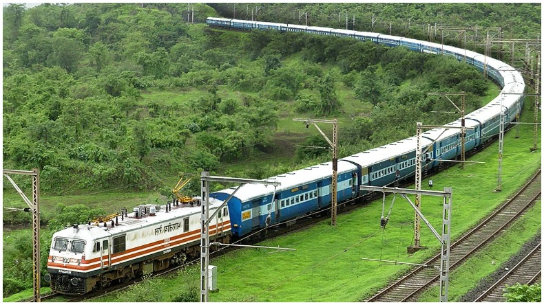 Indian Railways New Rule: रेल के सफर के दौरान चोरी हुआ आपका सामान तो मिलेगा मुआवजा, जानिए क्या है इनका नियम