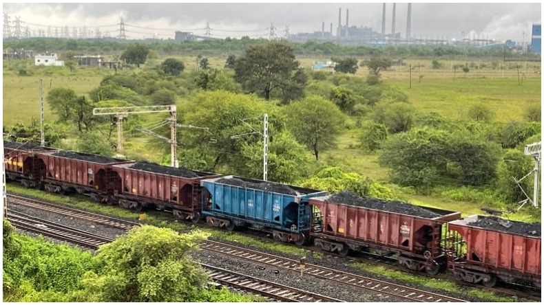 यूपी में शीतलहर को लेकर स्कूल टाइमिंग में बदलाव, IMD ने जारी किया अलर्ट