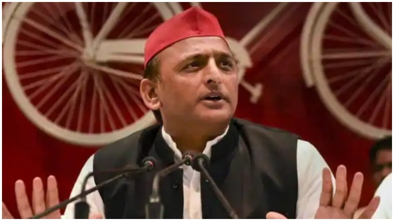 उत्तर प्रदेश: ऐशबाग के रोजा कार्यक्रम में शामिल हुए अखिलेश यादव, फिरंगी महली संग किया इफ्तार