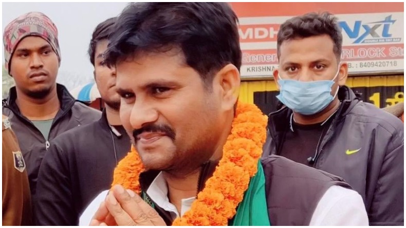 भोजपुरी : मोनालिसा की इन बीच फोटोज़ ने मचाया तहलका