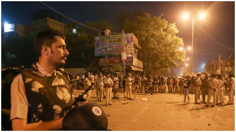 जहांगीरपुरी हिंसा: फोरेंसिक टीम और क्राइम ब्रांच भी जांच में जुटी, अब तक 21 लोगों की गिरफ्तारी
