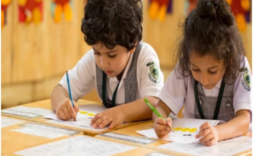 दिल्ली में संभावित चौथी लहर से बढ़ी चिंता, 20 अप्रैल की बैठक में कुछ प्रतिबंधों का ऐलान संभव
