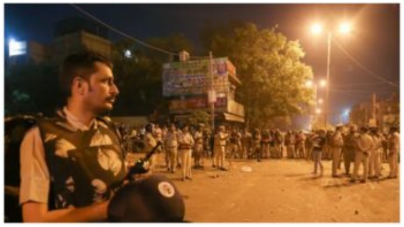 जहांगीरपुरी:  MCD की कार्रवाई शुरू, 9 बुलडोजरों से हटाया जा रहा अवैध कब्जा
