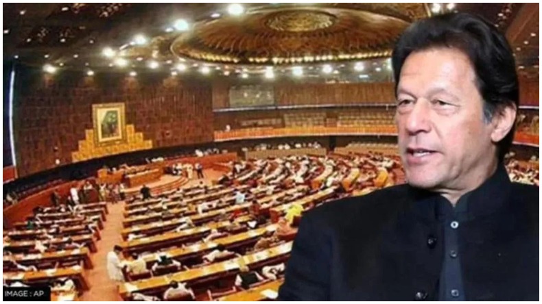 Political Crisis in Pakistan: इमरान की सिफारिश पर पाक राष्ट्रपति ने भंग की नेशनल असेंबली, 3 महीनें में होंगे चुनाव