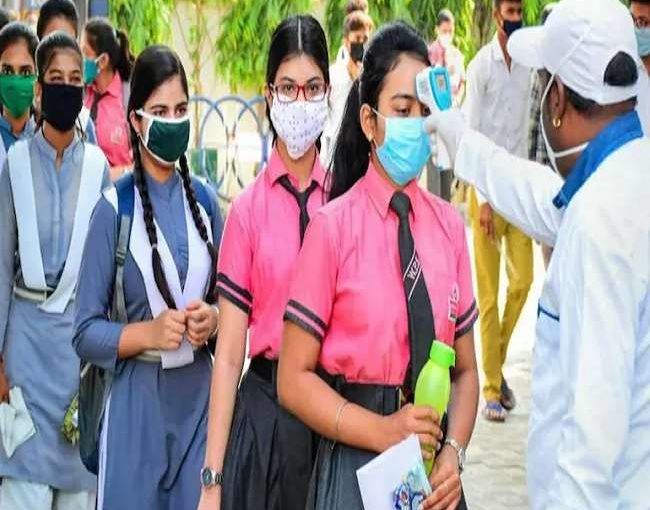 Delhi NCR Pollution: जहरीली हुई दिल्ली-एनसीआर की हवा, 16 जगहों पर 400 के पार हुआ एक्यूआई