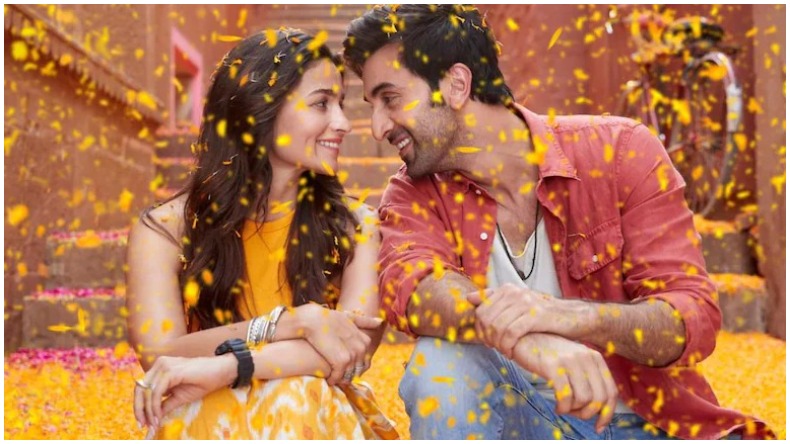 वेडिंग फोटो में आलिया रणबीर की किसिंग फोटो देख सोशल मीडिया पर भड़के लोग, किया ट्रोल