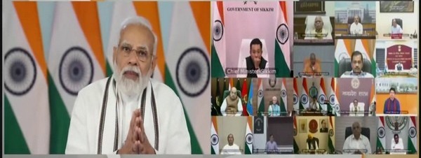 पीएम मोदी की मां का 100 साल की उम्र में निधन, शोक में है पूरा देश