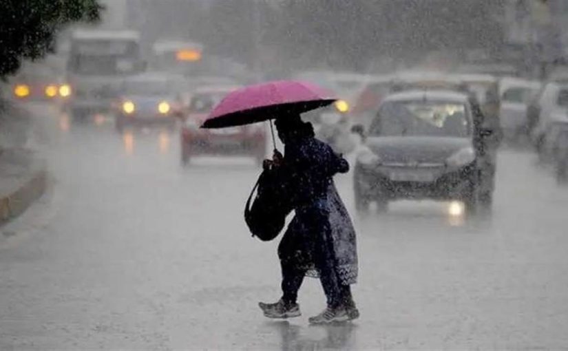 तस्वीरें बोलती हैं: आसमान से बरस रही आग, कहीं दुपट्टा, तो कहीं तालाब में डुबकी लगाकर दी जा रही गर्मी को मात